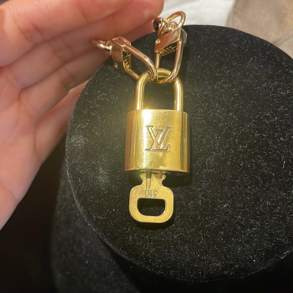 Louis Vuitton Padlock and key w/ chocker chain - Picture 1 of 7